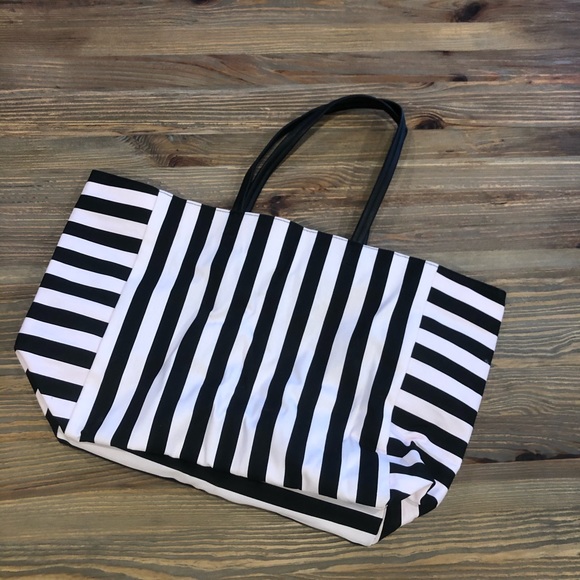 VS Striped Beach Bag (Free with VS Pink bundle) - Picture 2 of 4